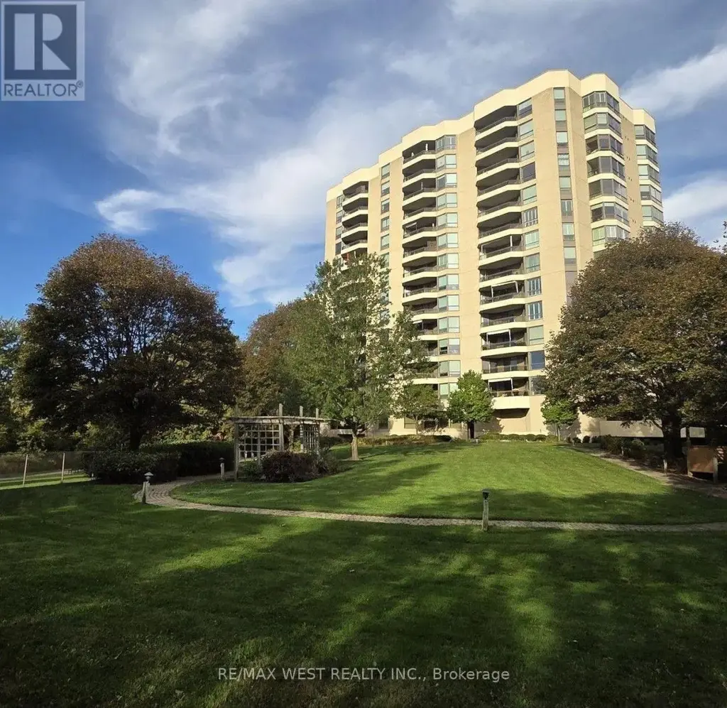 305 - 700 Wilson Road N, Oshawa (Centennial)