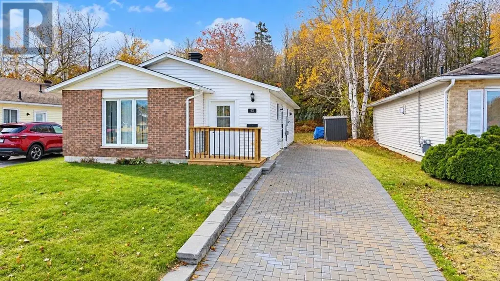 43 Mclaren Cres, Elliot Lake