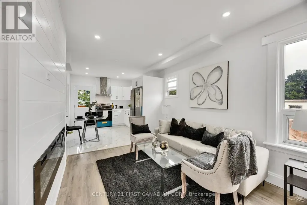 328 Oakland Avenue, London East (East M)
