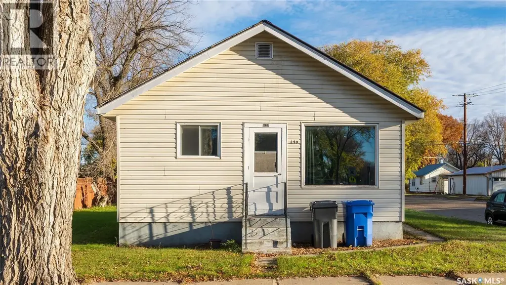 240 6th Avenue E, Canora