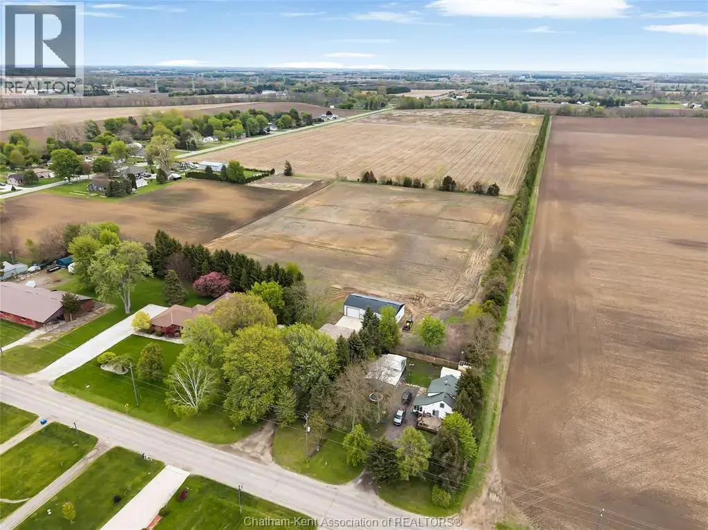 864 Mcnaughton Avenue East, Chatham