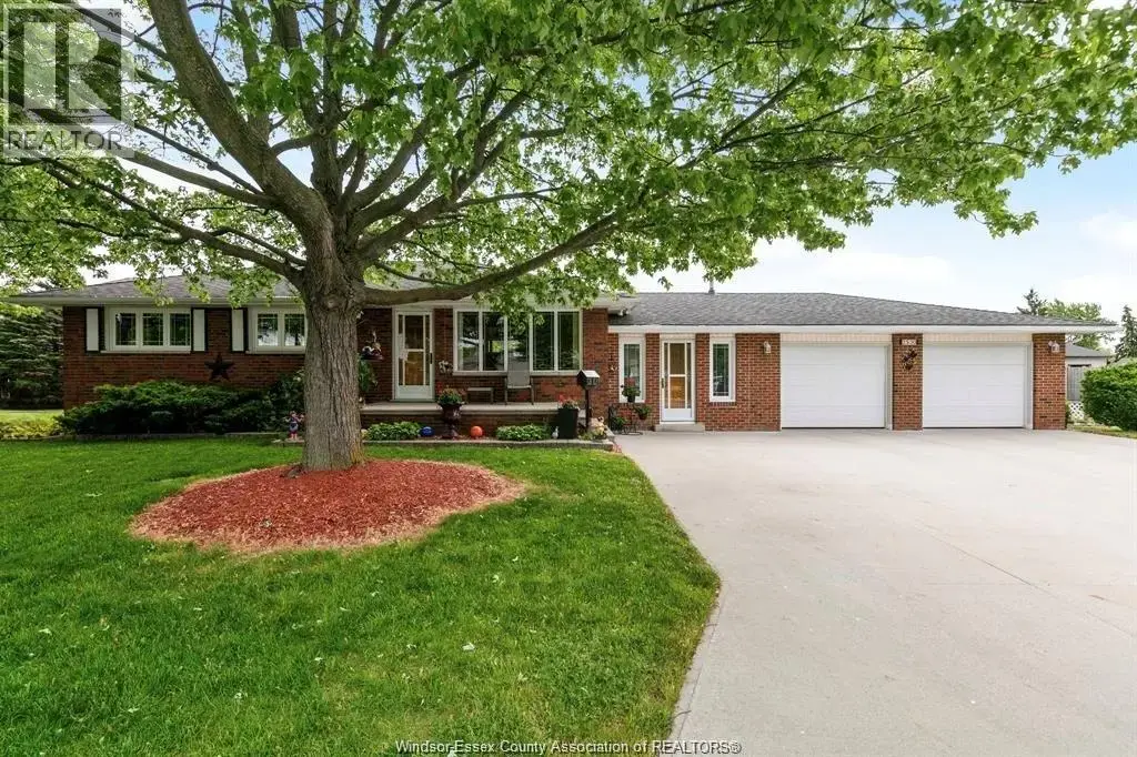 2530 St . Alphonse Avenue, Tecumseh