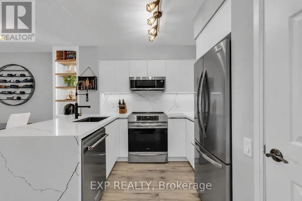 806 - 2181 Yonge Street, Toronto (Mount Pleasant West)