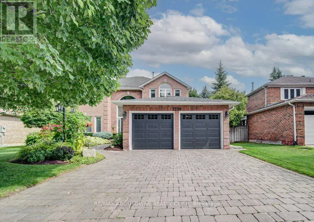 2220 Dunvegan Avenue, Oakville (FD Ford)