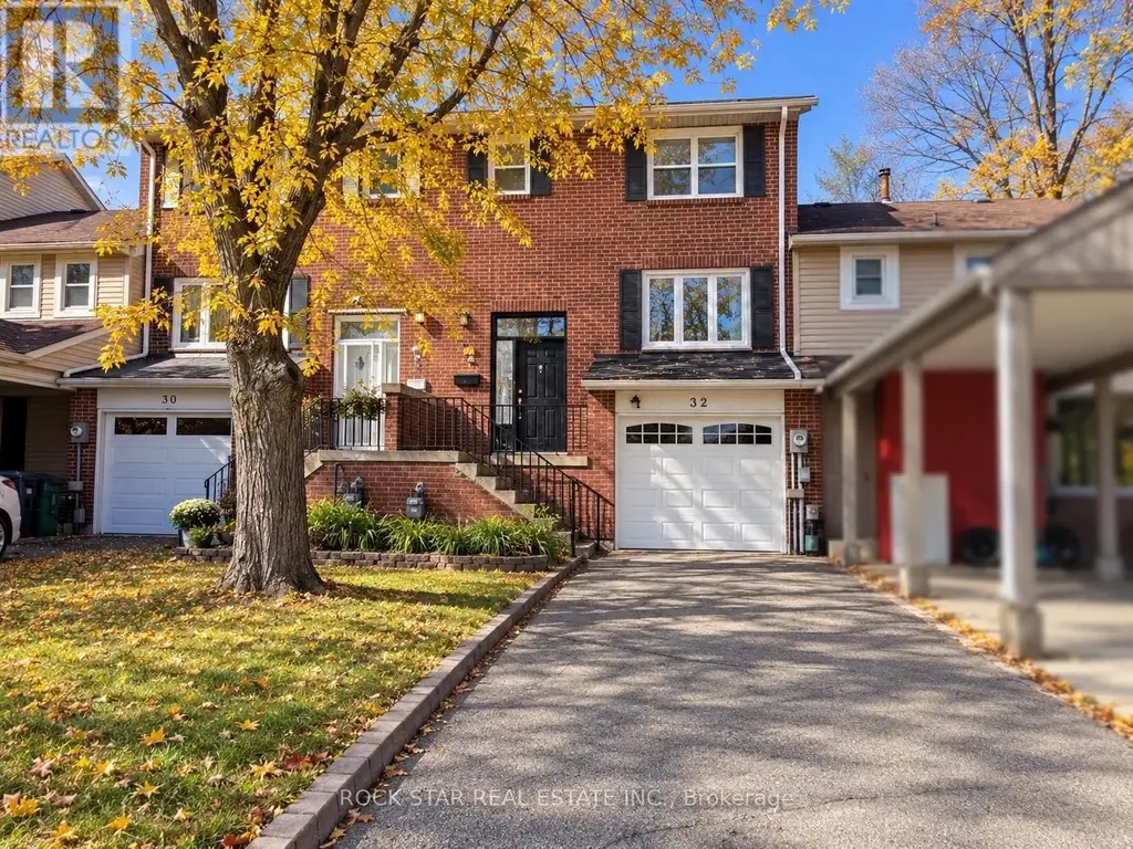 32 Lansing Square, Brampton (Heart Lake West)