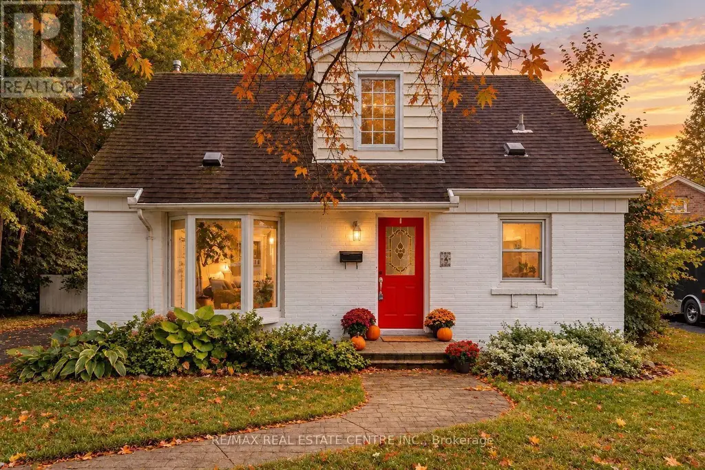 4 Lincoln Crescent, Guelph (St. George's)
