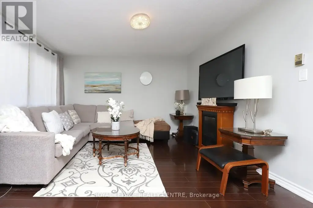 171 - 1055 Dundas Street E, Mississauga (Applewood)