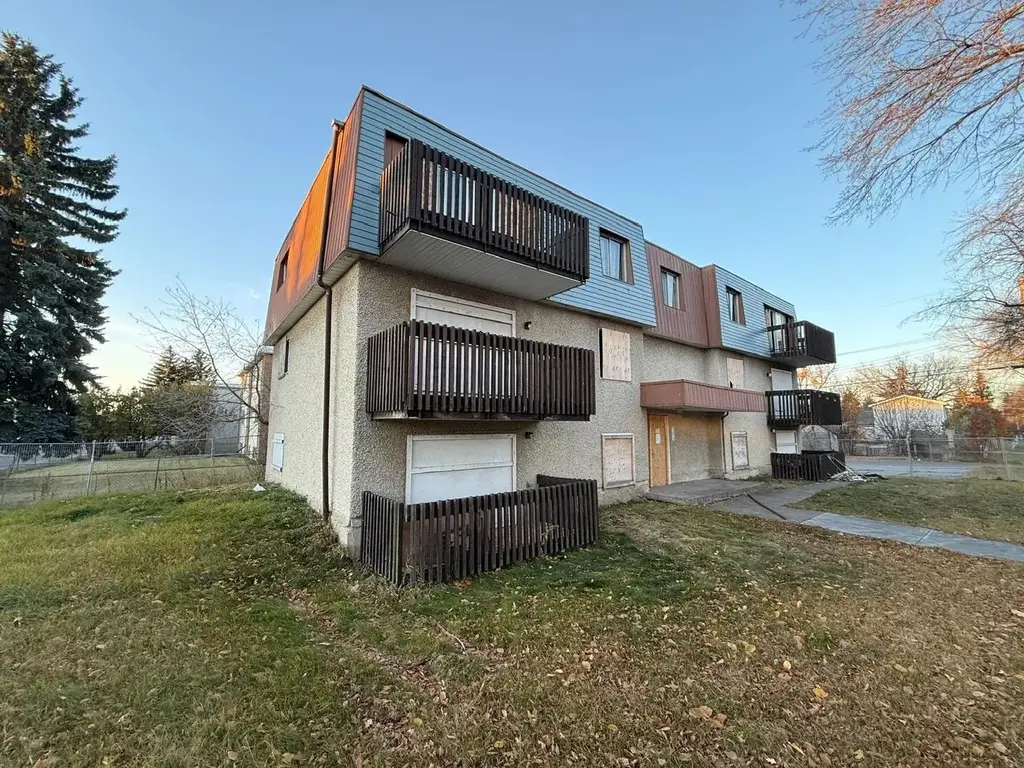 8207 121 Ave Nw, Edmonton
