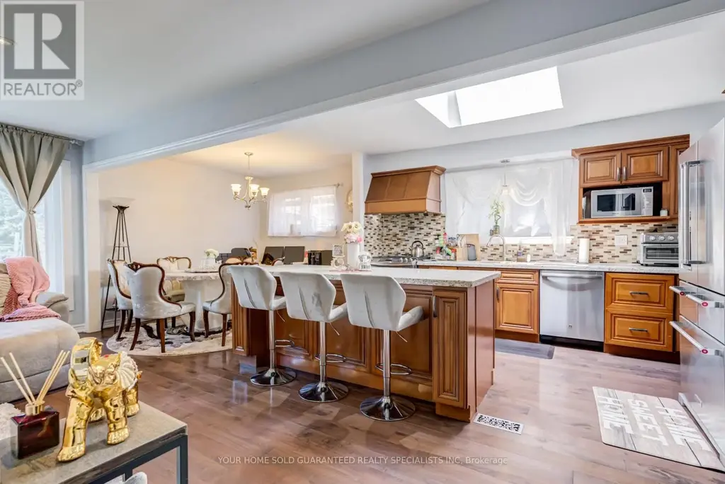 5 Hallow Crescent, Toronto (Rexdale-Kipling)