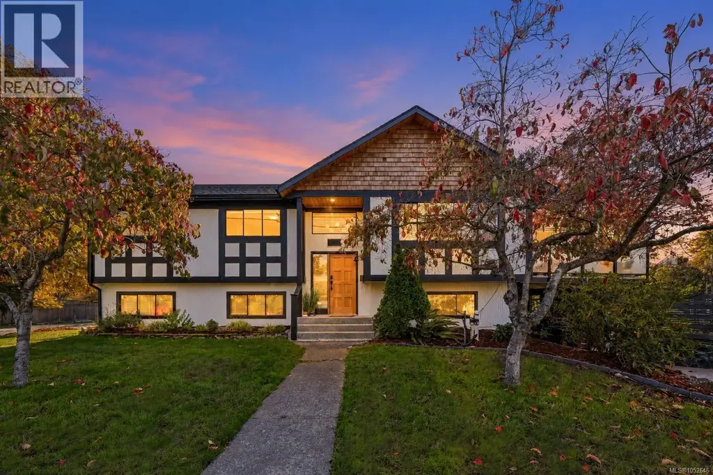 988 Monterey Ave, Oak Bay