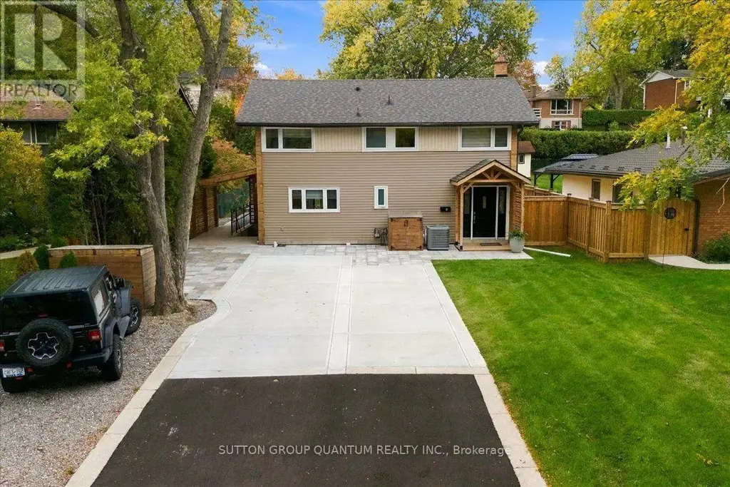 18 Pleasant Avenue, Hamilton (Dundas)