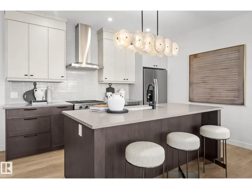 5789 Hawthorn Cm Sw, Edmonton