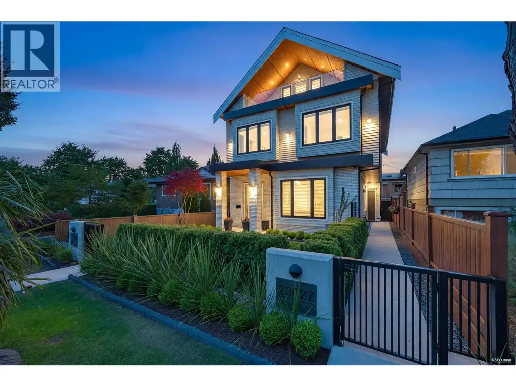 2 3627 E 45th Avenue, Vancouver
