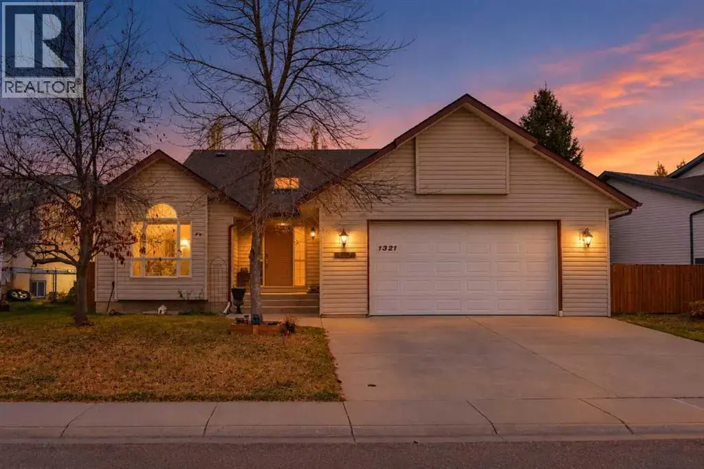 1321 Whitfield Avenue, Crossfield
