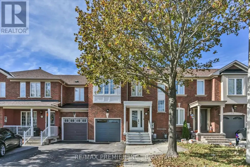 22 Lucerne Drive, Vaughan (Vellore Village)