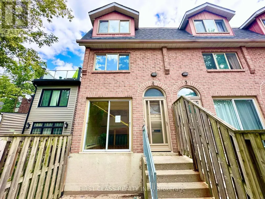 6 - 32 Curzon Street, Toronto (South Riverdale)