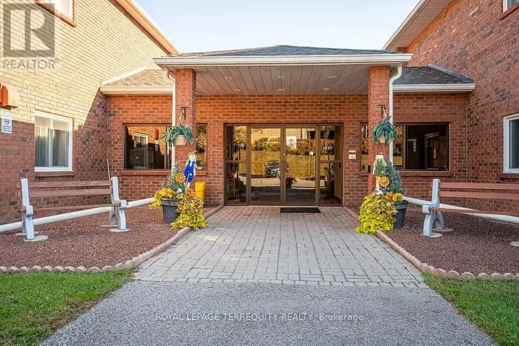 211 - 475 Parkhill Road W, Peterborough (Town Ward 3)