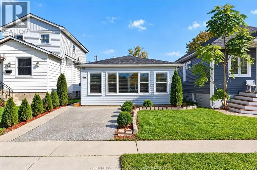 744 Mckay Avenue, Windsor