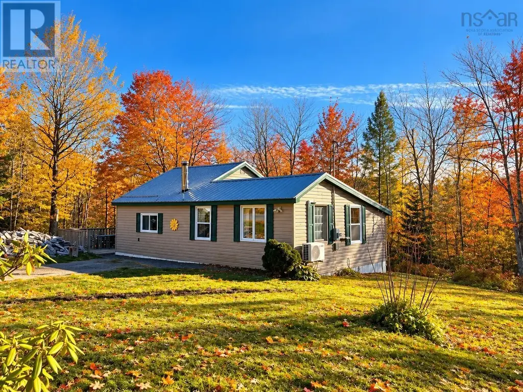 1280 New Cumberland Road, Lake Centre