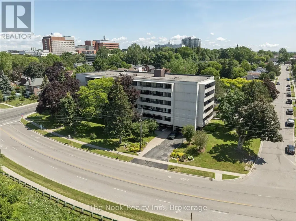 304 - 120 Elgin Street W, Oshawa (O'Neill)
