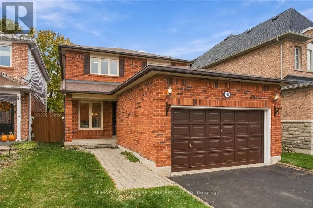 701 Cowan Circle, Pickering (Rosebank)
