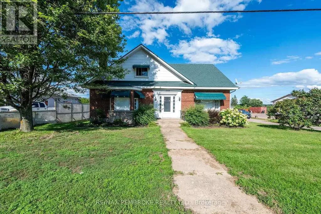 1223 Pembroke Street E, Laurentian Valley