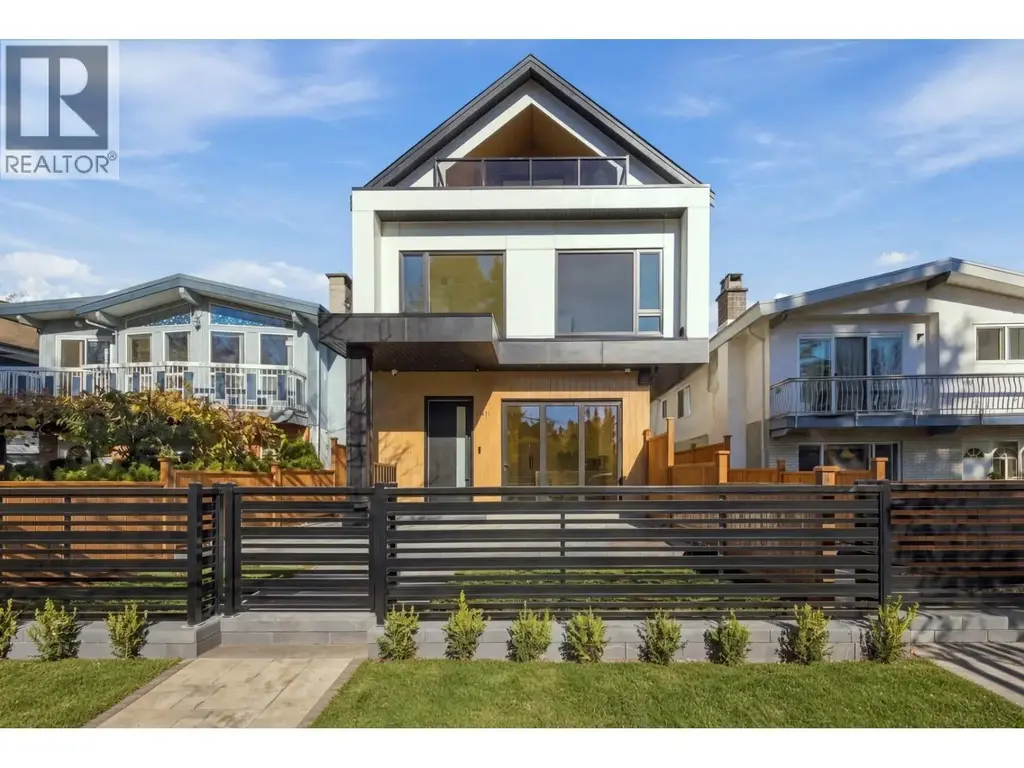 2 841 E 39th Avenue, Vancouver
