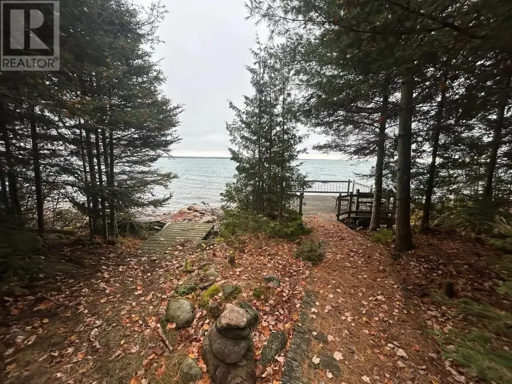 2648 & 2652 Canoe Point Rd, Richards Landing