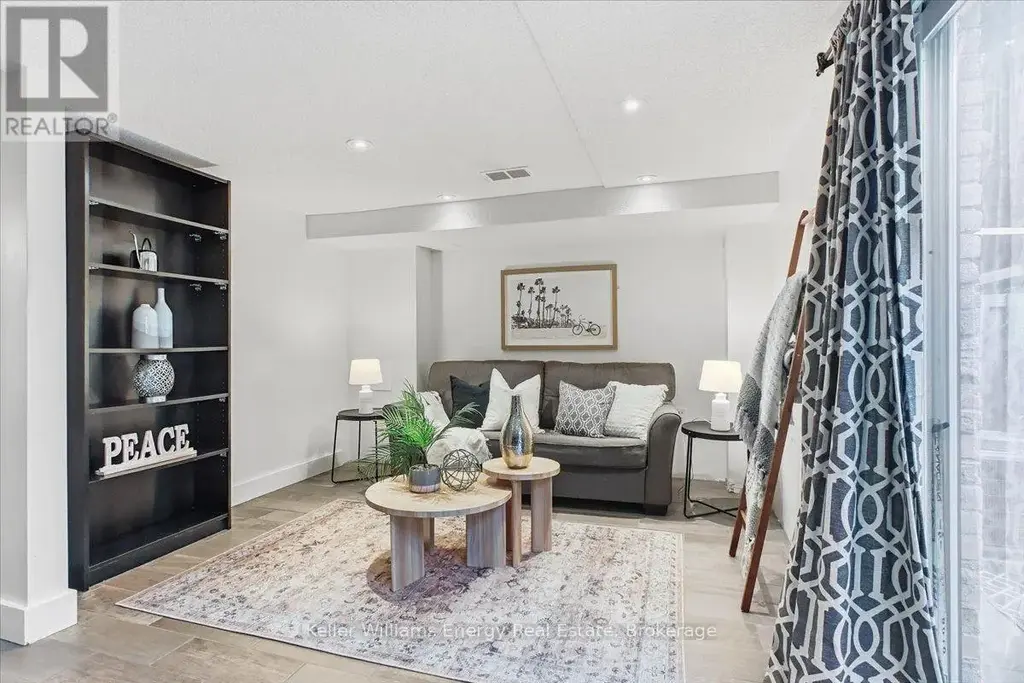 E45 - 221 Ormond Drive, Oshawa (Samac)