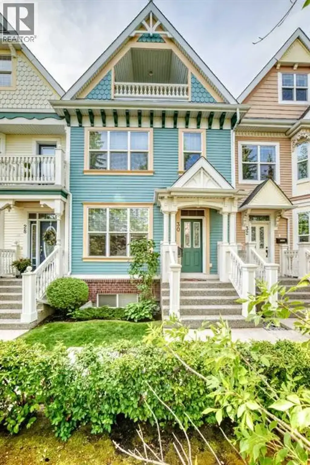 30 Versailles Gate Sw, Calgary
