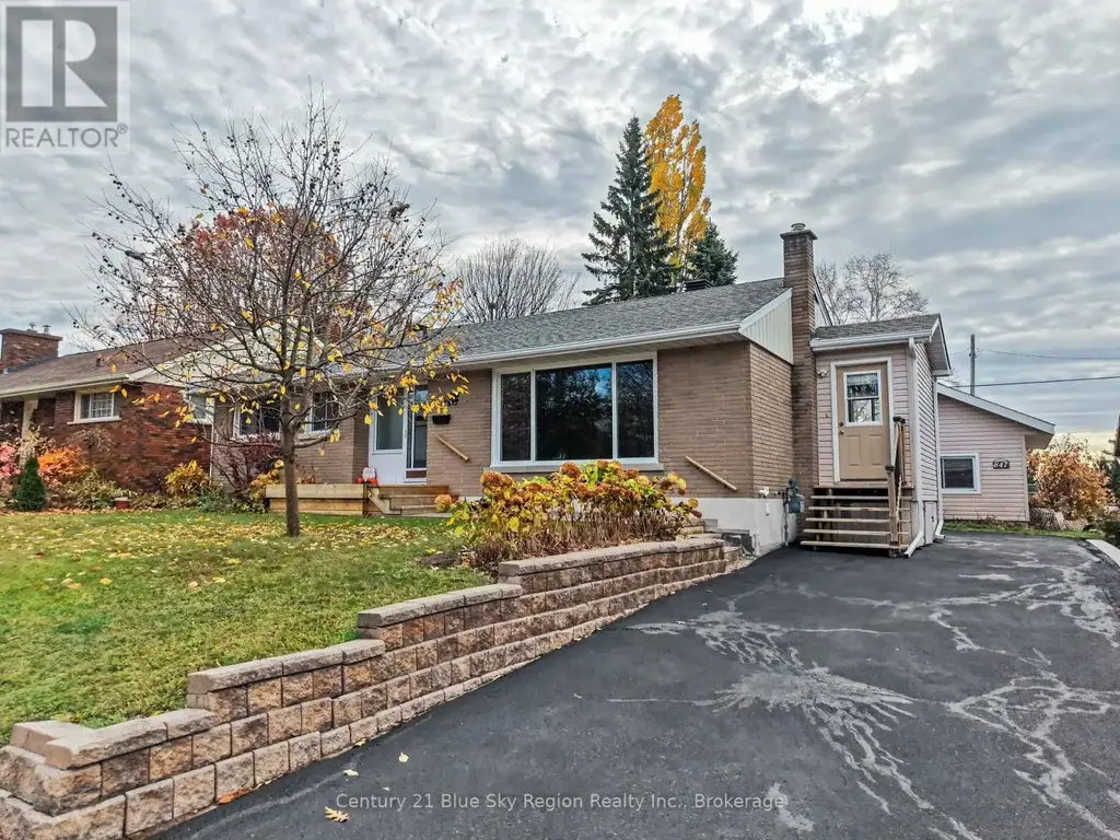 847 Vimy Street, North Bay (West End)