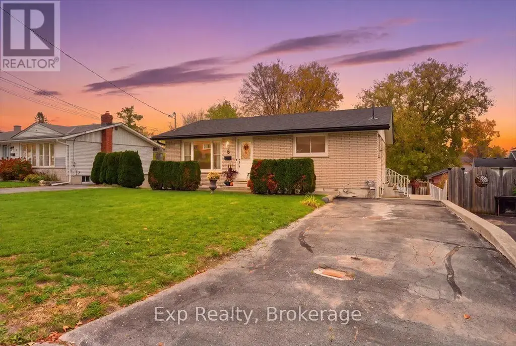 5 Kidd Avenue, Quinte West (Sidney Ward)