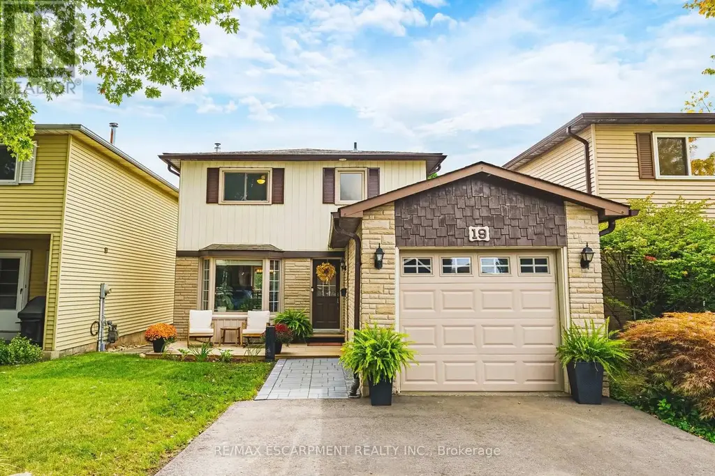 19 Hillsdale Court, Hamilton (Dundas)