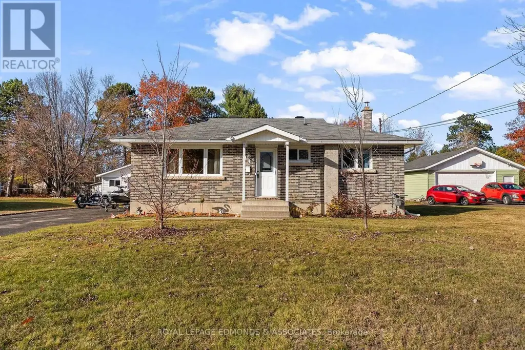 44 Sunset Crescent, Petawawa