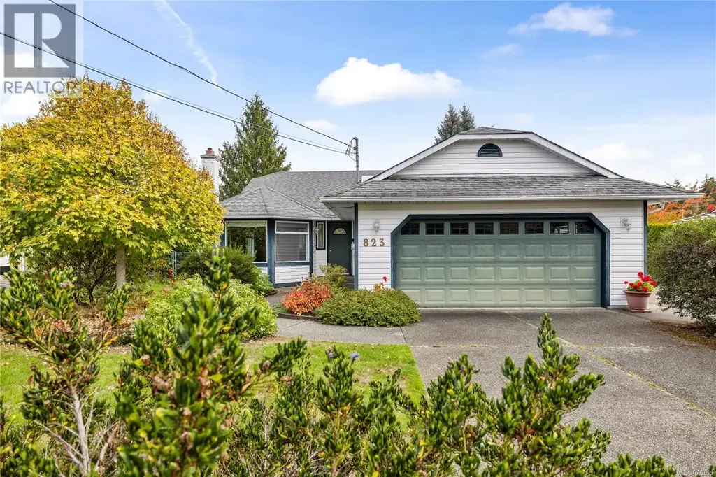 823 Yambury Rd, Qualicum Beach