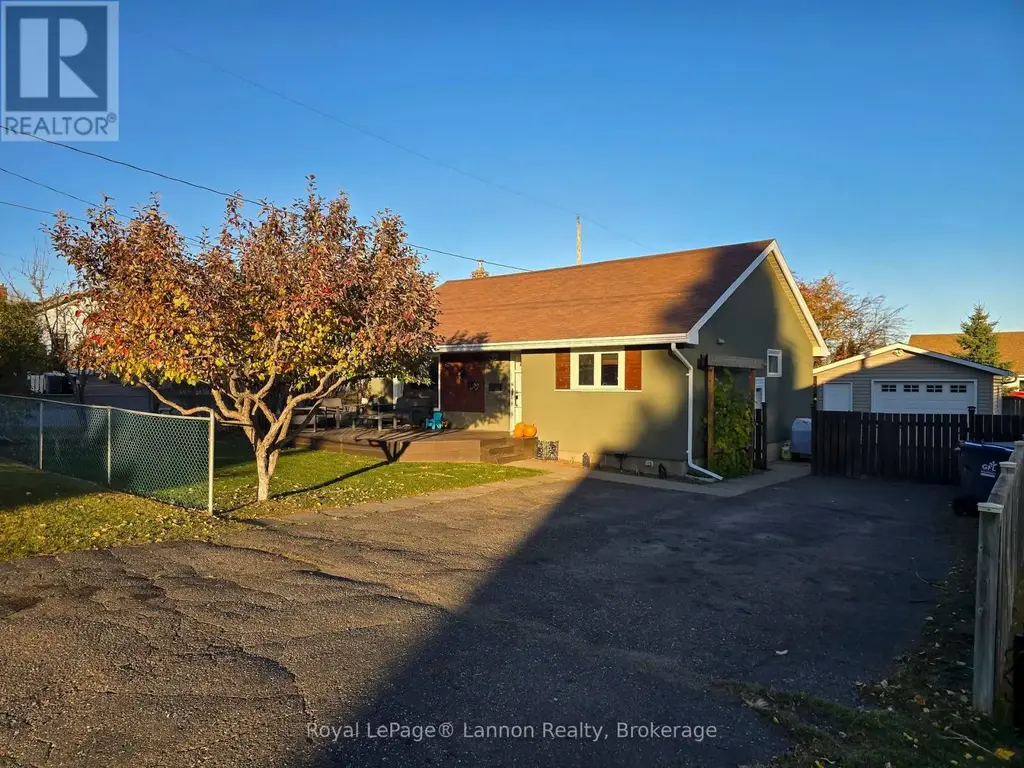 562 Leslie Avenue, Thunder Bay (Current River)