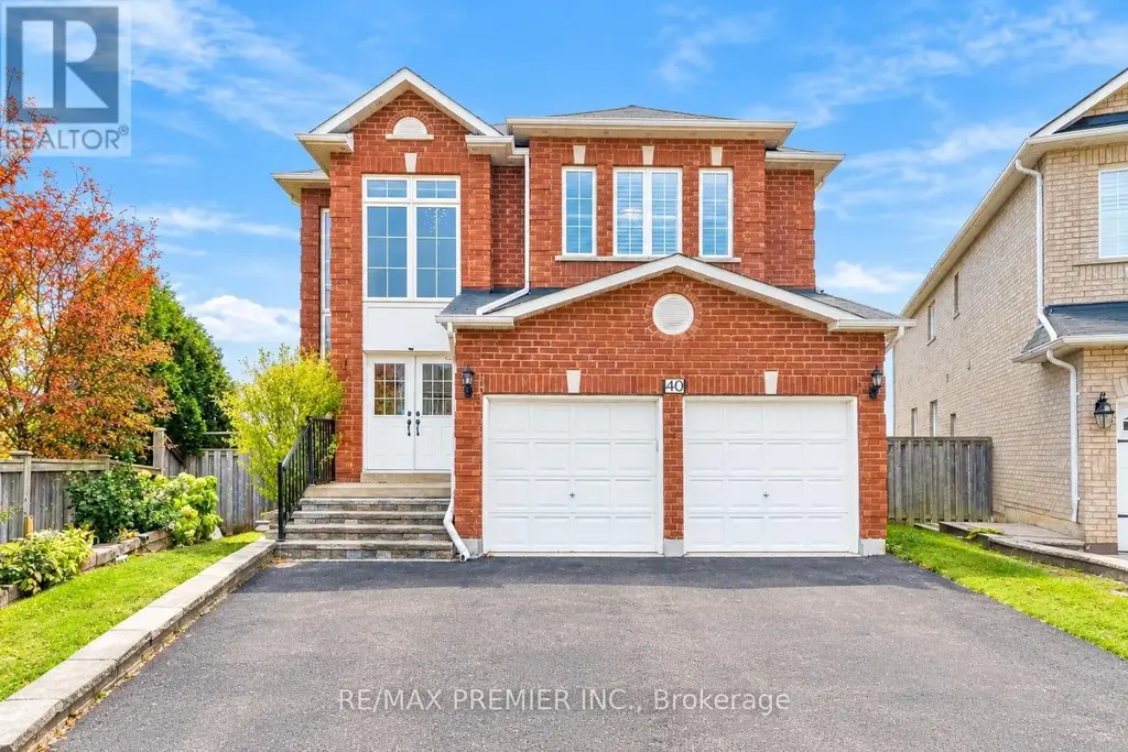40 Ann Louise Crescent, Markham (Cedarwood)