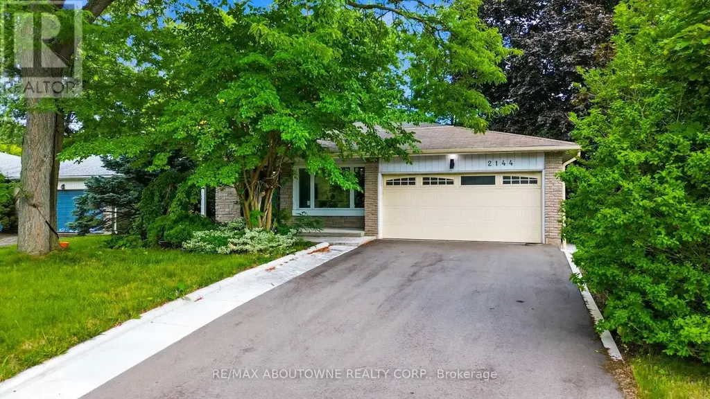 2144 Rebecca Street, Oakville (BR Bronte)