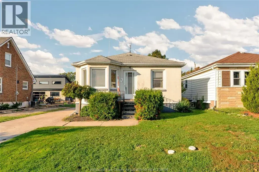 1915 Olive Road, Windsor