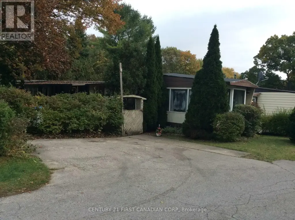 7 - 9839 Lakeshore Road, Lambton Shores (Grand Bend)