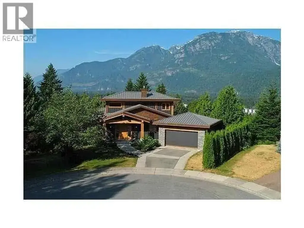 1002 Lanark, Squamish