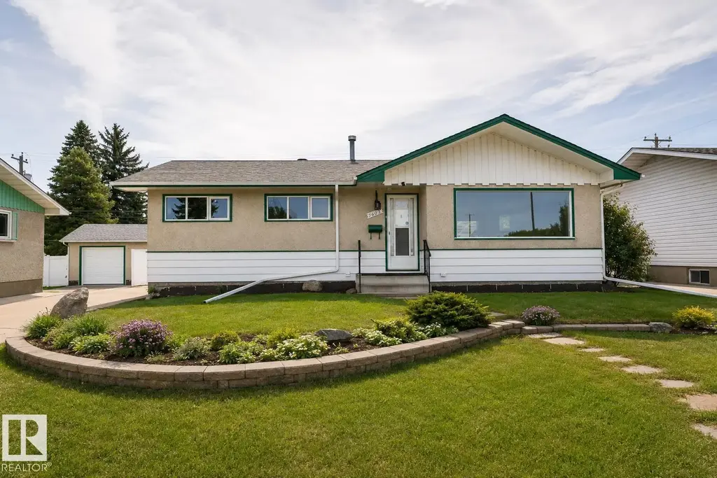 16029 95 Av Nw, Edmonton