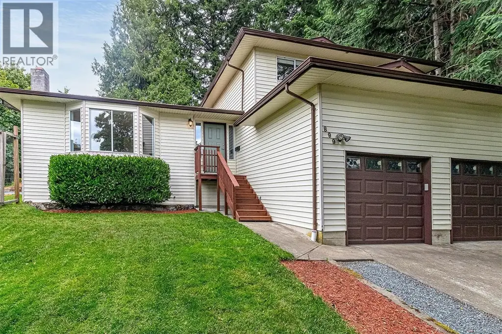 899 Cecil Blogg Dr, Colwood