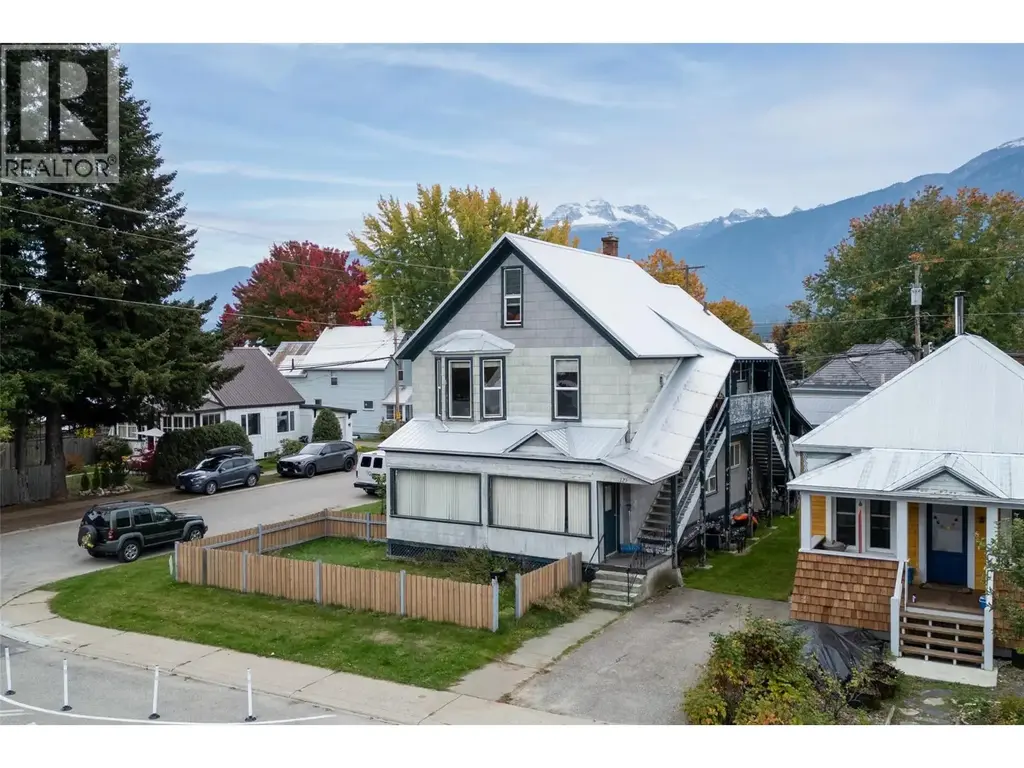 321 Third Street E, Revelstoke