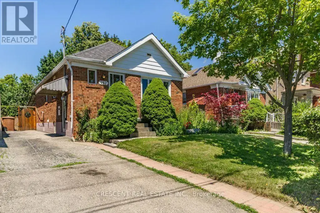 982 Briar Hill Avenue, Toronto (Briar Hill-Belgravia)