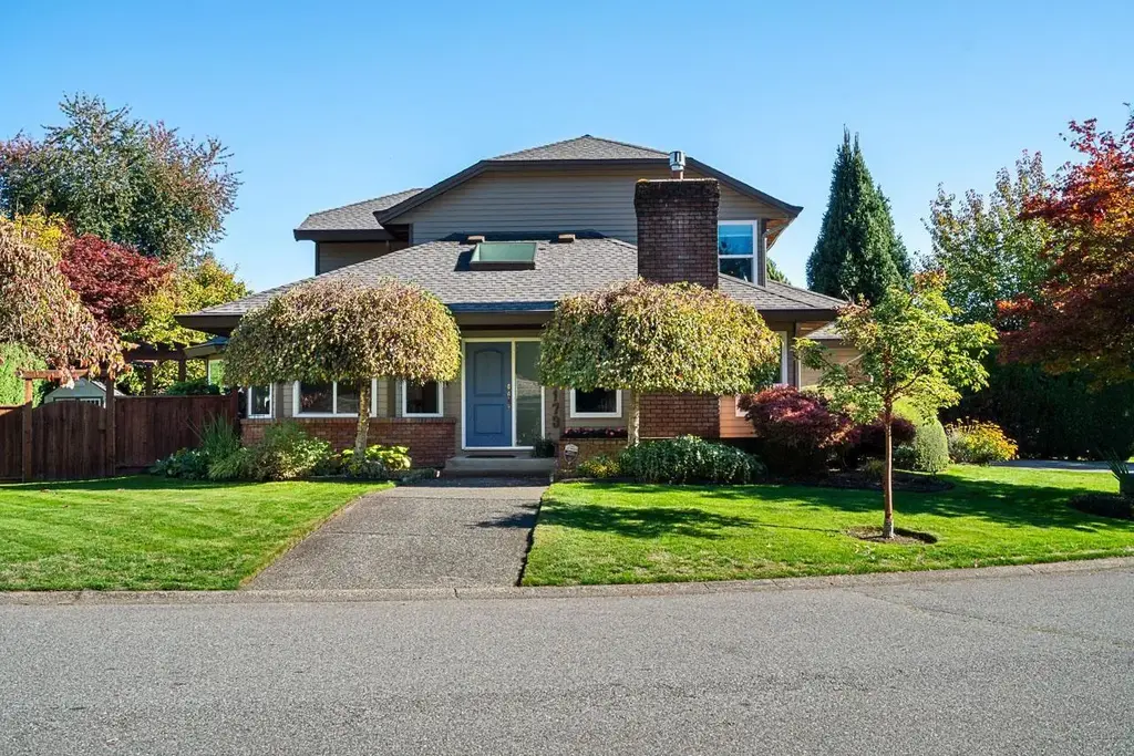 16173 Brookside Grove, Surrey