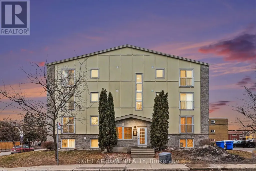 202 - 646 Cummings Avenue, Ottawa