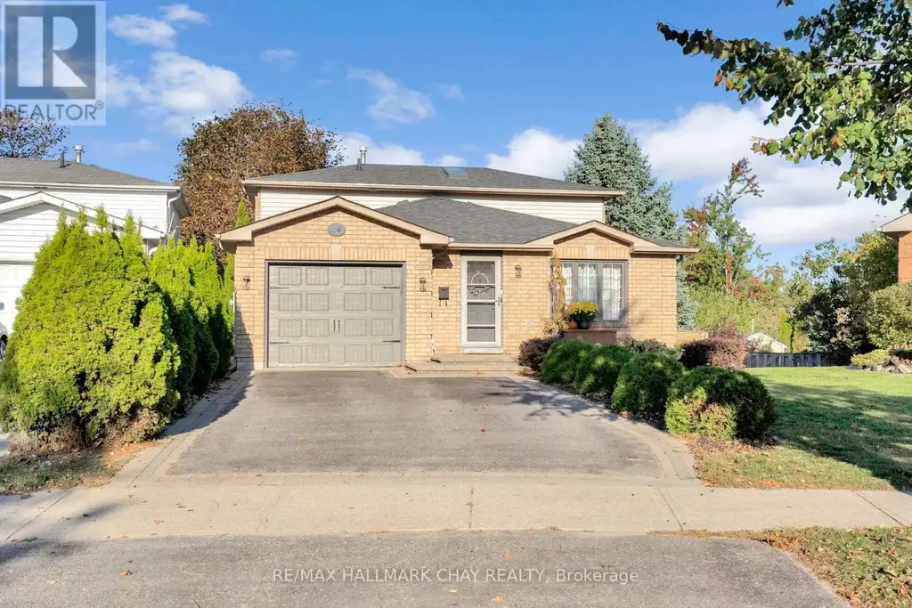 24 Rundle Crescent, Barrie (Holly)
