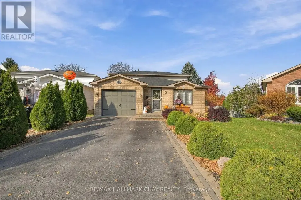 24 Rundle Crescent, Barrie (Holly)