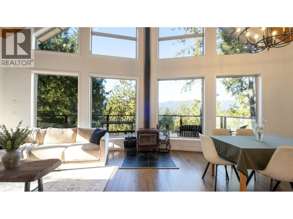 6855 Seaview Road, Sechelt